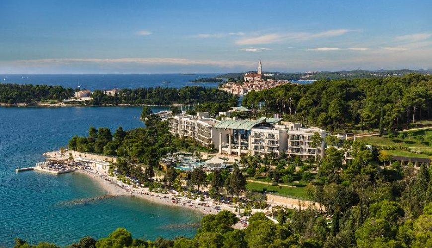 A photo of the Monte Mulini Hotel,Istria, Rovinj, Croatia. The hotel is located amidst lush Mediterranean vegetation and fits harmoniously into the centuries-old Zlatni Rt forest park. Public transport connections are approx. 1 km away.