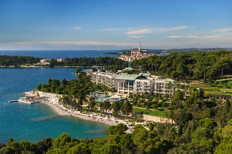 A photo of the Monte Mulini Hotel,Istria, Rovinj, Croatia. The hotel is located amidst lush Mediterranean vegetation and fits harmoniously into the centuries-old Zlatni Rt forest park. Public transport connections are approx. 1 km away.