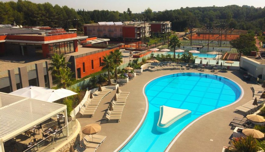 a beautiful image of Mouratoglou Hotel and Resort on the Côte d Azu.