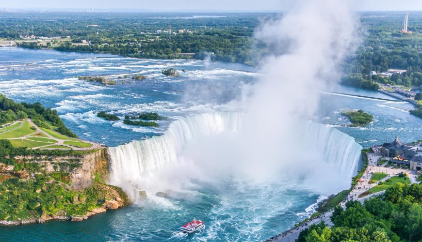 East Canada group tour niagara
