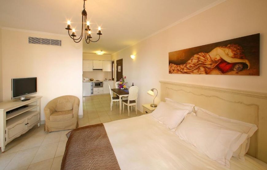 Aliathon Resort